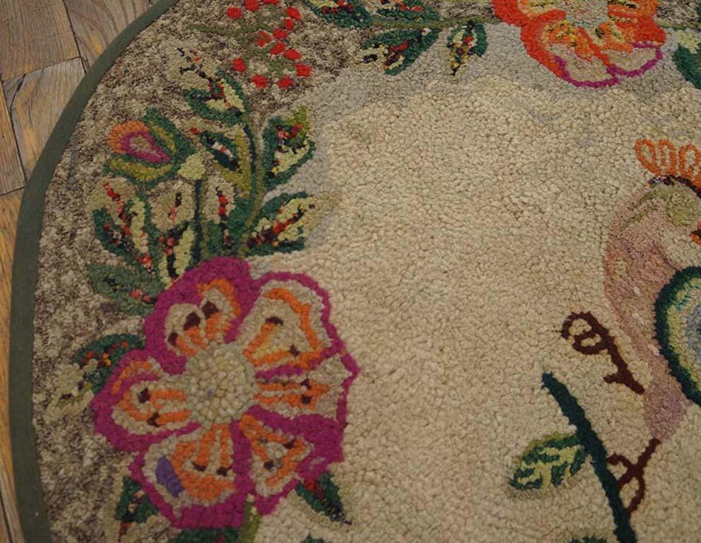 Tissé à la main Tapis à capuche américain ancien de 2' 8