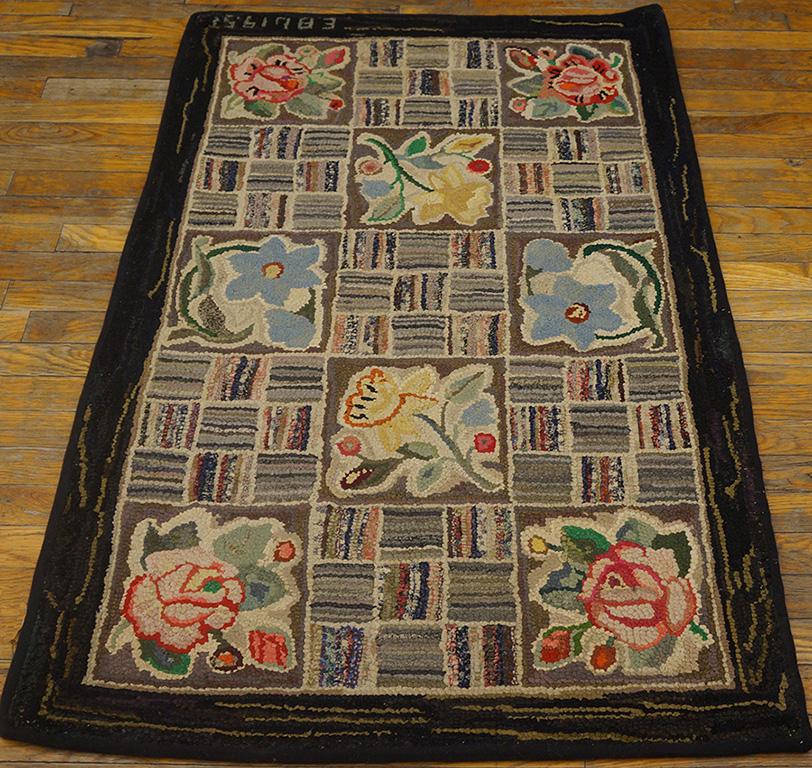 Antique American Hooked rug. Size: 2'9