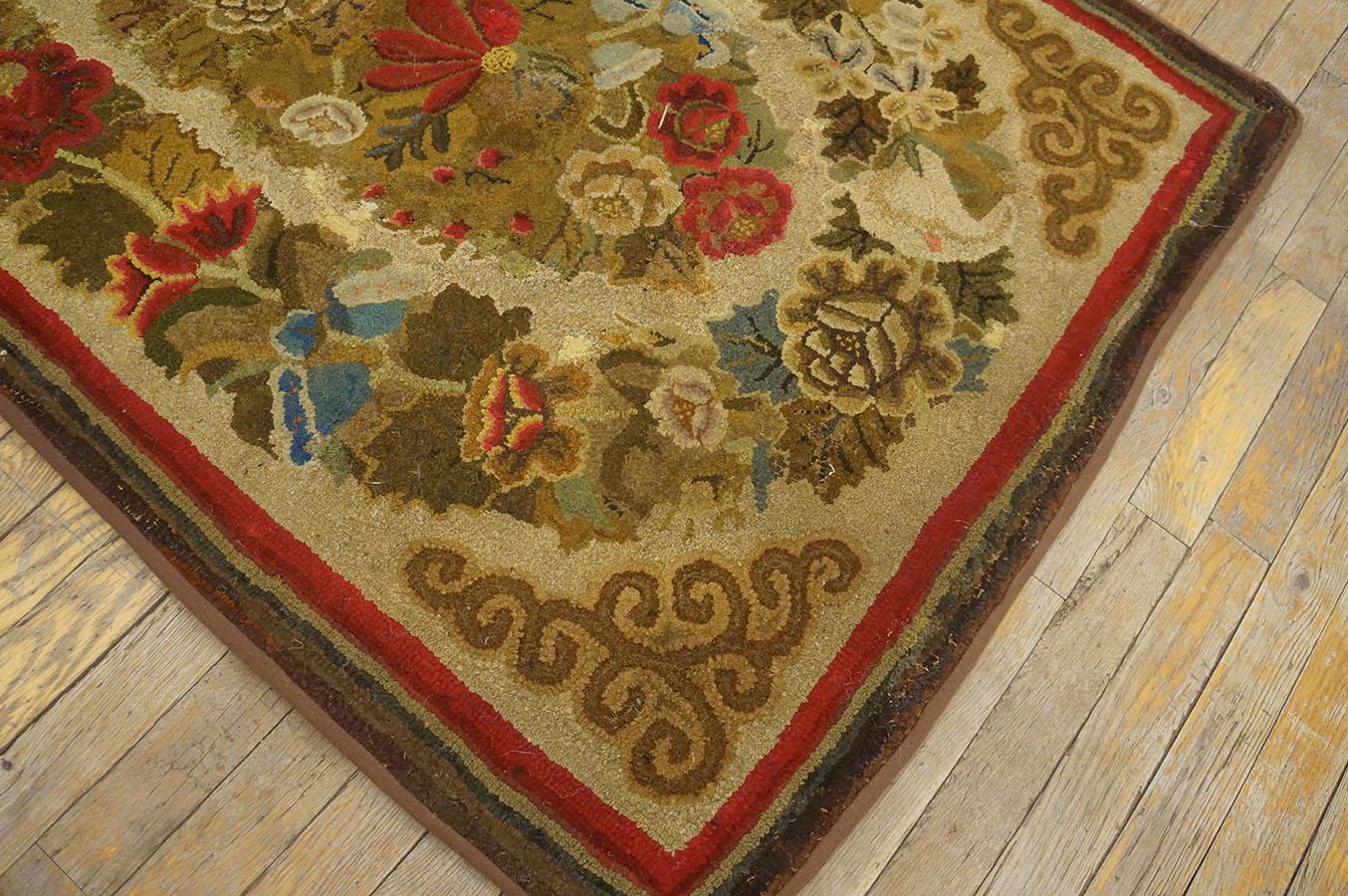19th Century American Hooked Rug ( 3'3'' x 5' - 99 x 152 ) For Sale 4