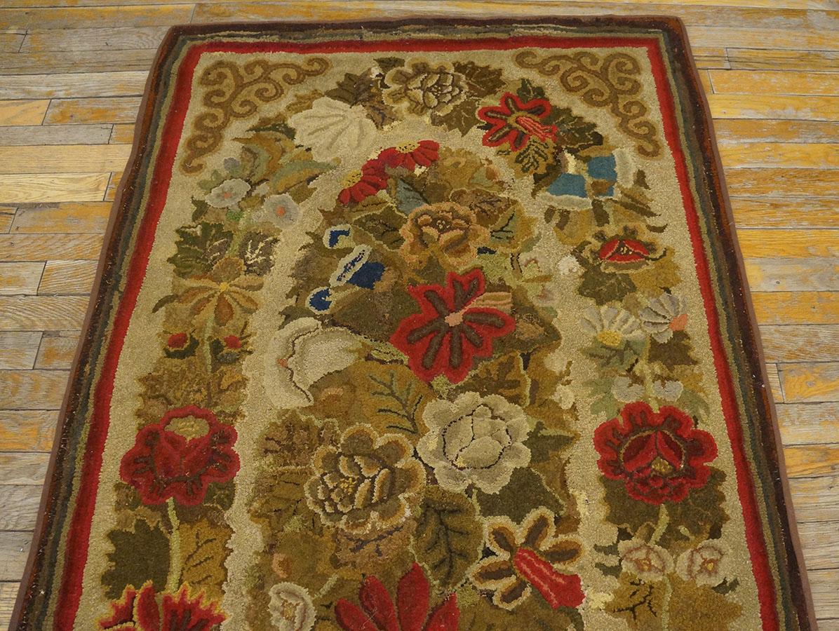 19th Century American Hooked Rug ( 3'3'' x 5' - 99 x 152 ) In Good Condition For Sale In New York, NY
