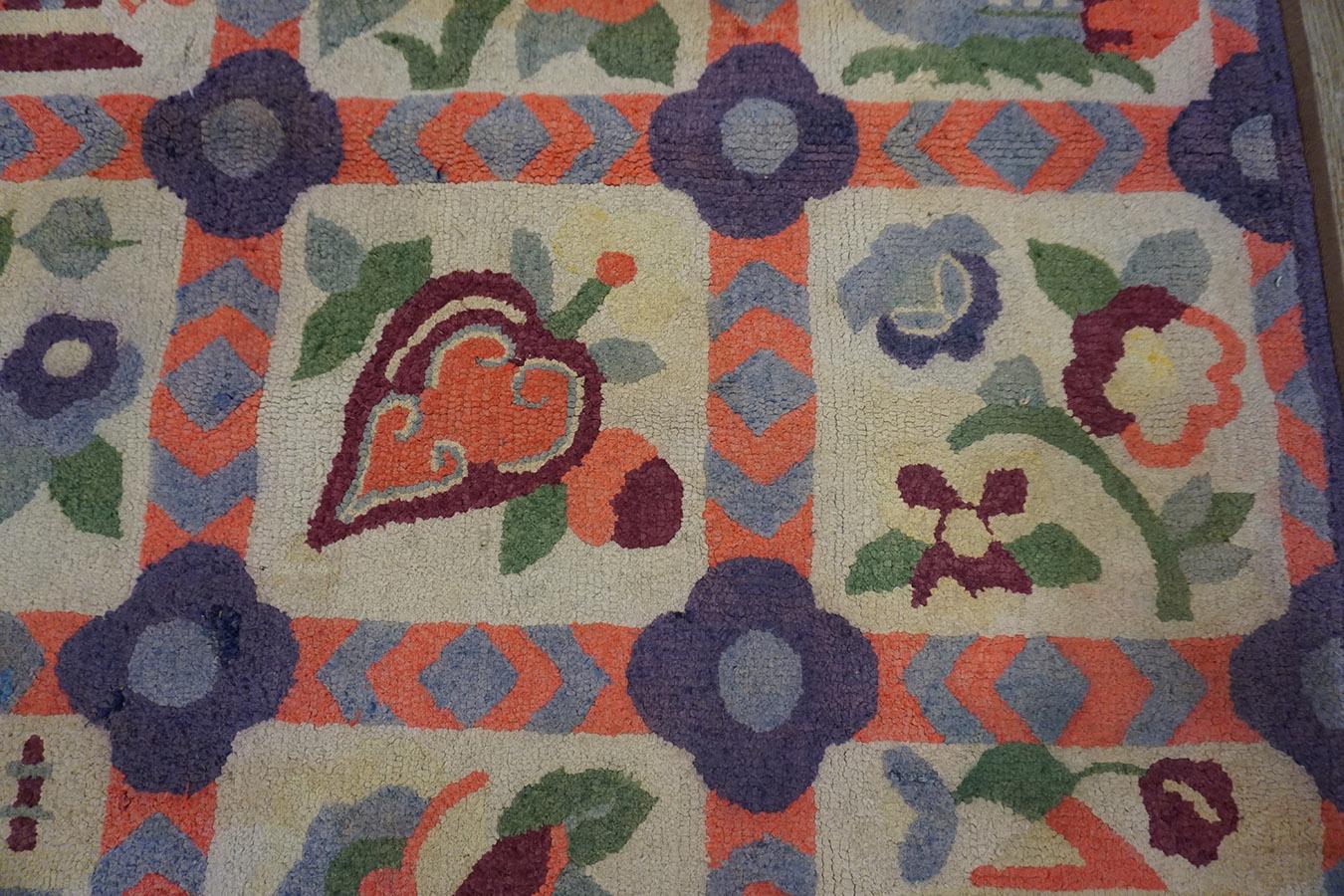 Early 20th Century American Hooked Rug ( 3'9'' x 5'7'' - 114 x 170 ) For Sale 5