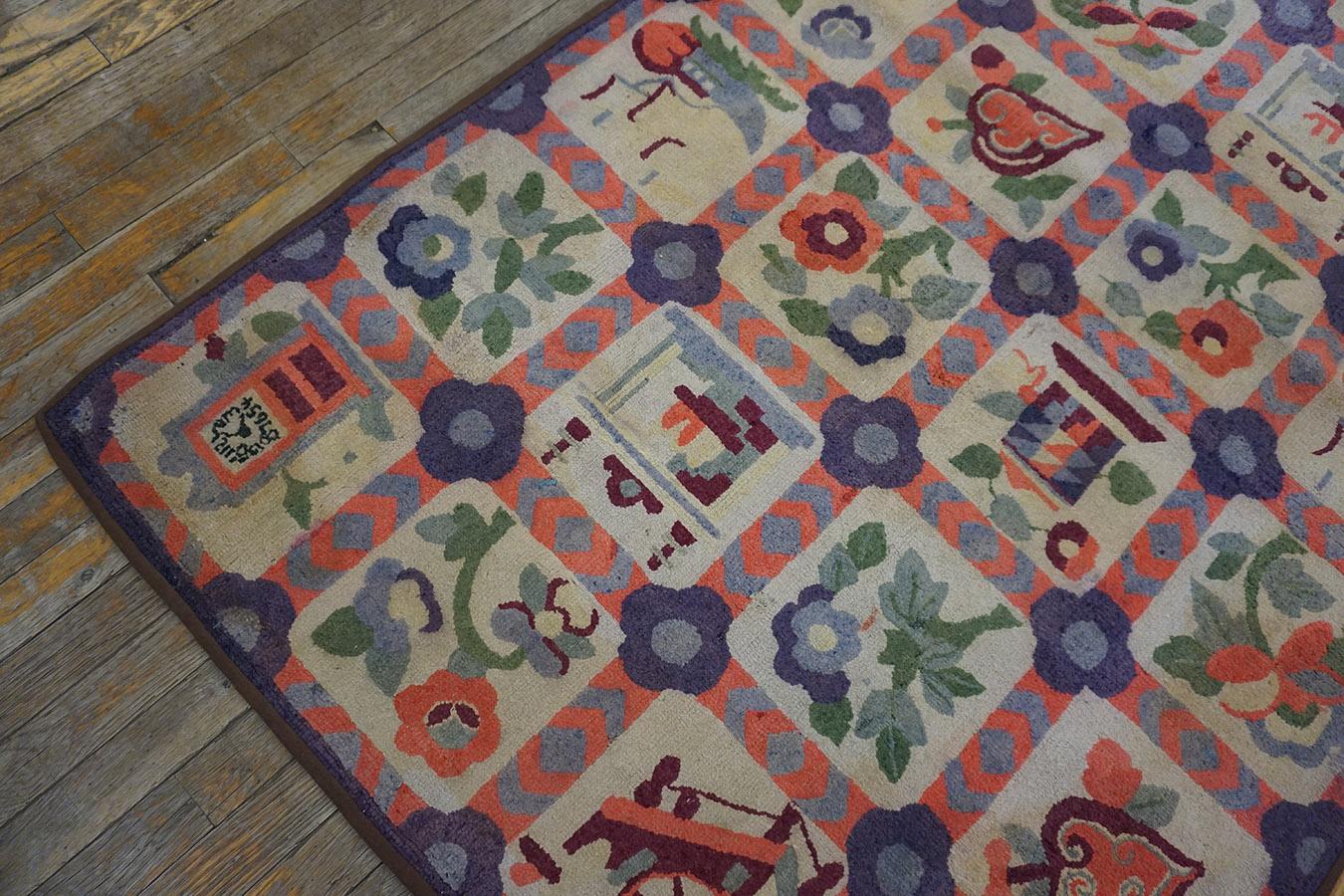 Amerikanischer Kapuzenteppich des frühen 20. Jahrhunderts ( 3'9'' x 5'7'' - 114 x 170) (Handgewebt) im Angebot