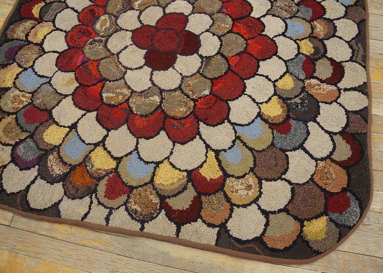 Tapis à capuche américain ancien de 4' 0''x4' 0'' en vente 2