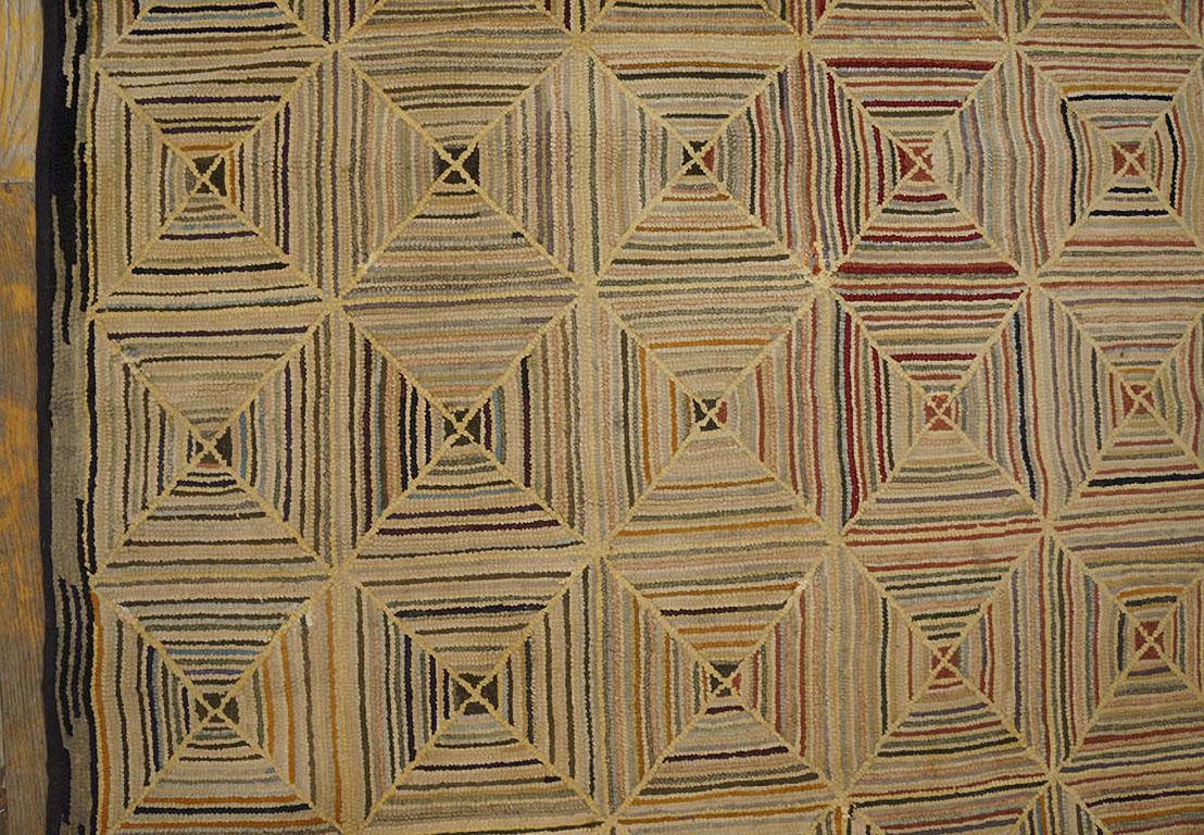 Amerikanischer Kapuzenteppich des späten 19. Jahrhunderts ( 1,42 m x 1,82 m – 134 x 134 cm) (Handgewebt) im Angebot