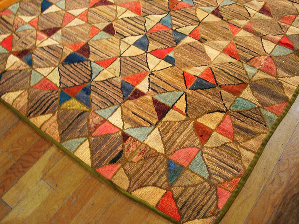 Hand-Woven Early 20th Century American Hooked Rug ( 4'7