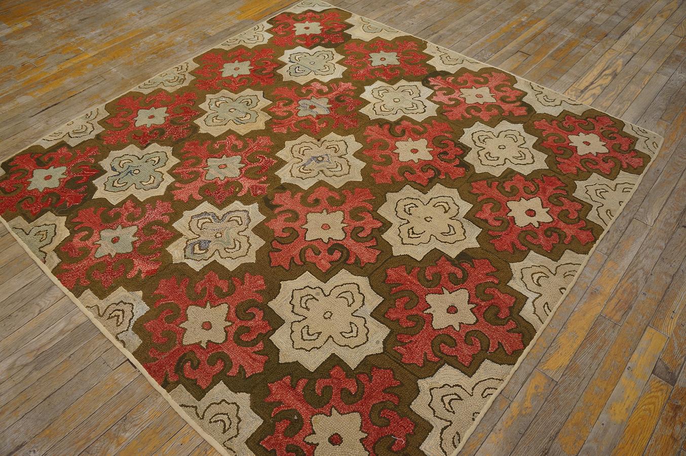 Hand-Woven Antique American Hooked Rug 5' 7'' x5' 7''  For Sale