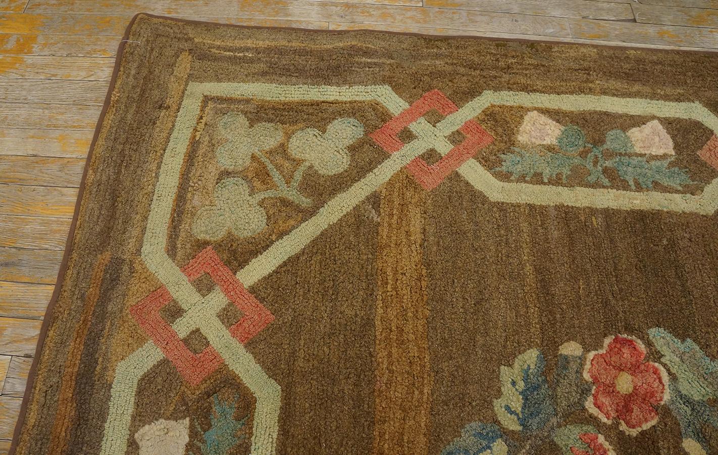 Early 20th Century American Hooked Rug ( 5' 9''x5' 10'' - 175 x 177 cm ) For Sale 7