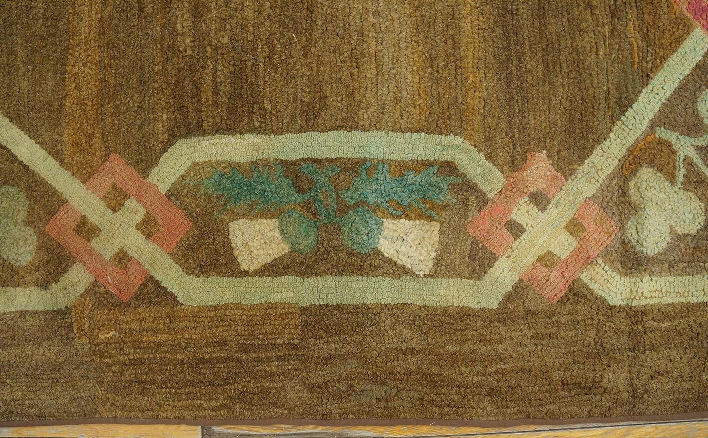 Early 20th Century American Hooked Rug ( 5' 9''x5' 10'' - 175 x 177 cm ) For Sale 8
