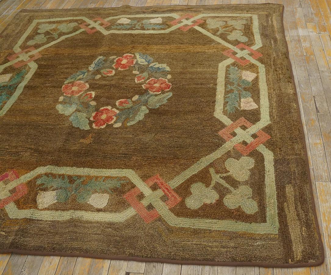 Wool Early 20th Century American Hooked Rug ( 5' 9''x5' 10'' - 175 x 177 cm ) For Sale