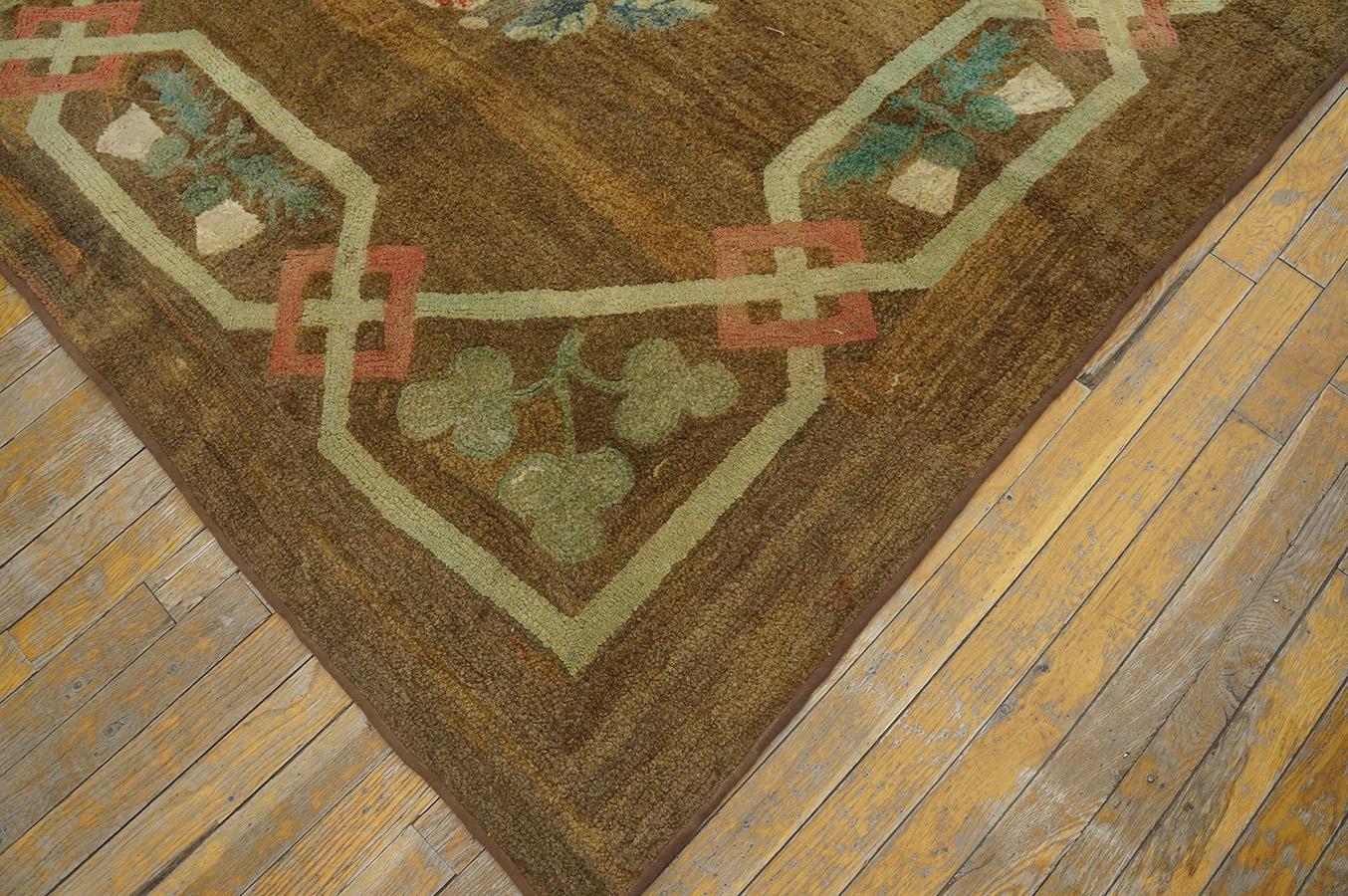 Early 20th Century American Hooked Rug ( 5' 9''x5' 10'' - 175 x 177 cm ) For Sale 2