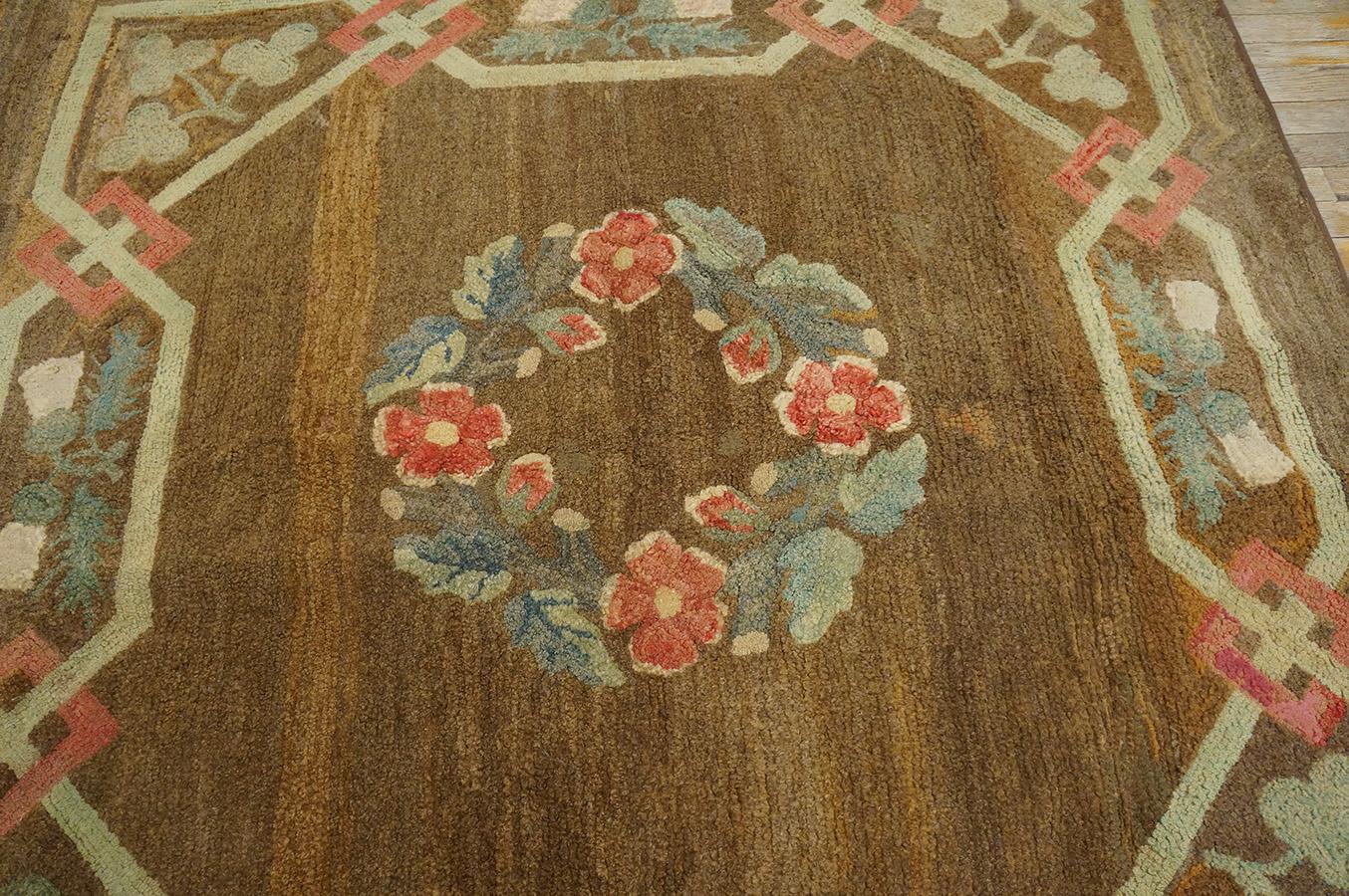 Early 20th Century American Hooked Rug ( 5' 9''x5' 10'' - 175 x 177 cm ) For Sale 4
