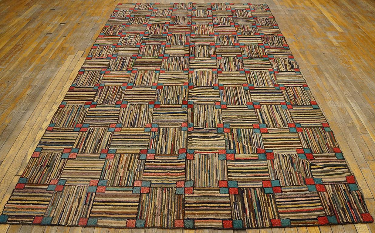 Hand-Woven Early 20th Century American Hooked Rug ( 5'10