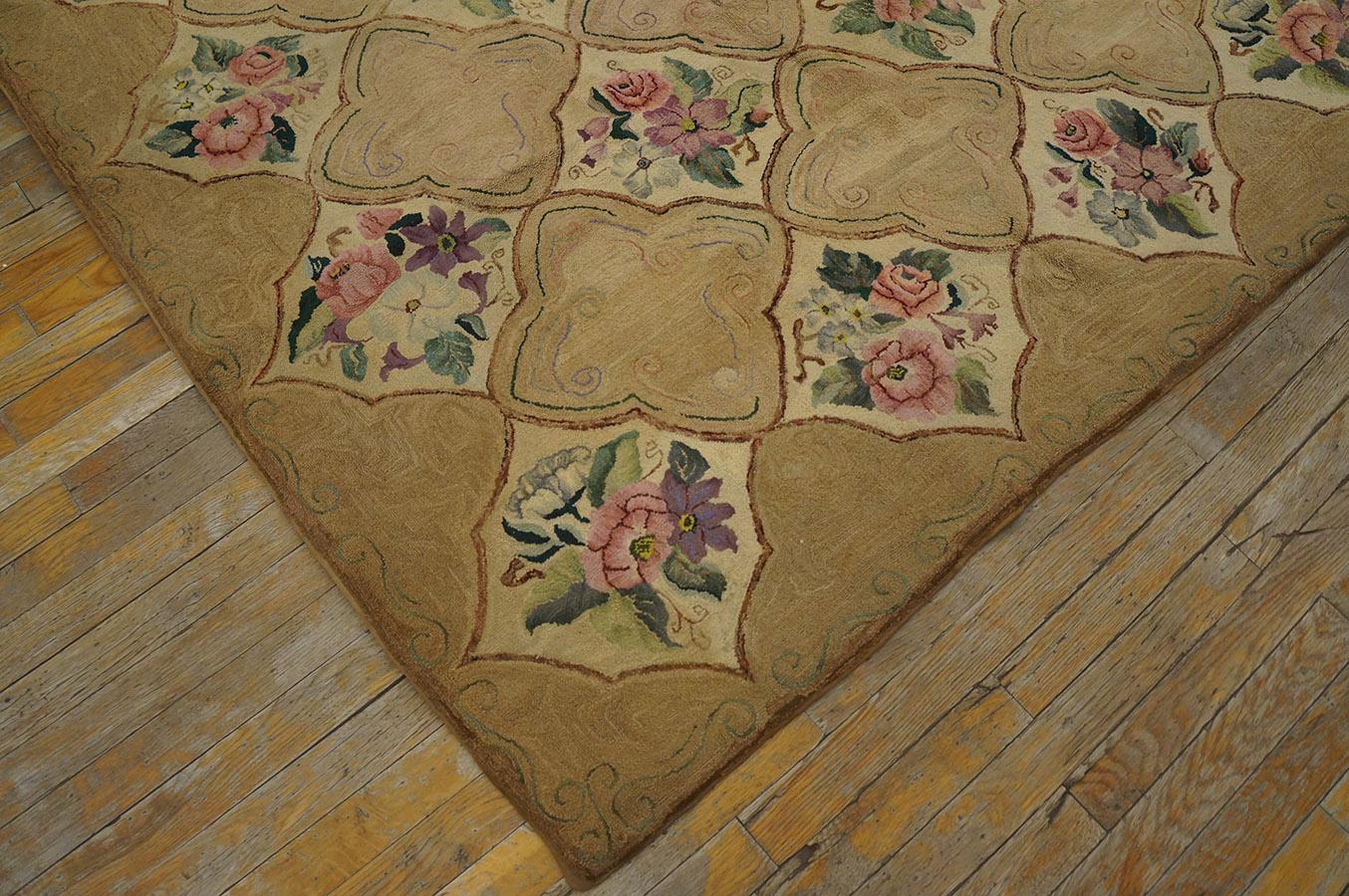Amerikanischer Kapuzenteppich aus der Mitte des 20. Jahrhunderts (1,6 m x 1,82 m – 160 x 200 cm) im Angebot 5