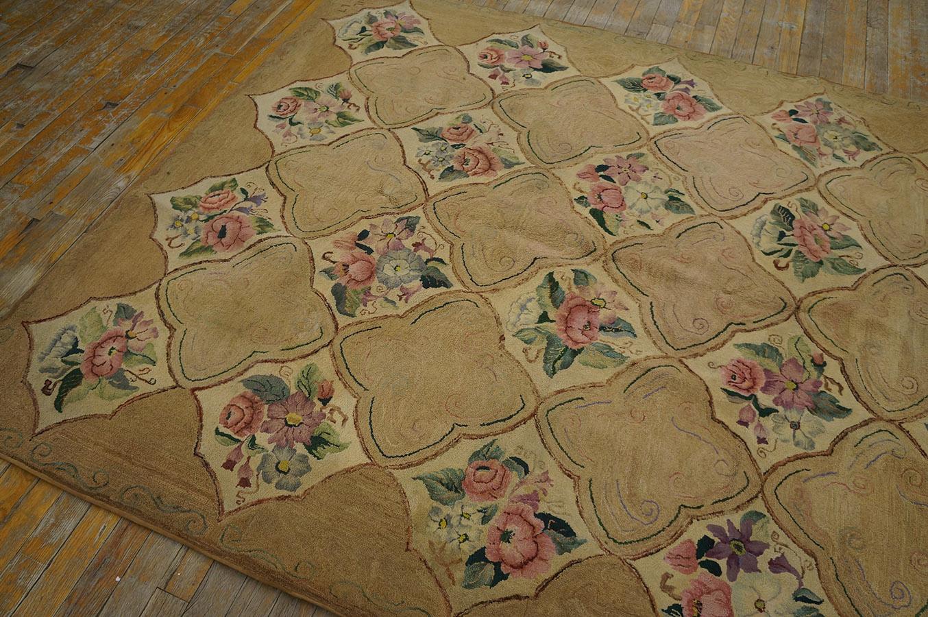 Amerikanischer Kapuzenteppich aus der Mitte des 20. Jahrhunderts (1,6 m x 1,82 m – 160 x 200 cm) im Angebot 6