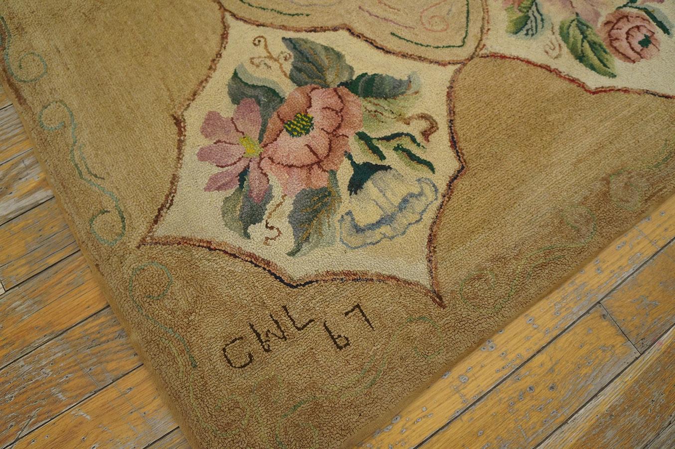 Amerikanischer Kapuzenteppich aus der Mitte des 20. Jahrhunderts (1,6 m x 1,82 m – 160 x 200 cm) im Angebot 2