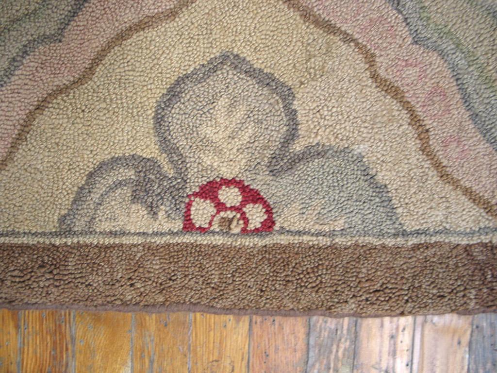 Wool Early 20th Century Canadian Hooked Carpet ( 5'4