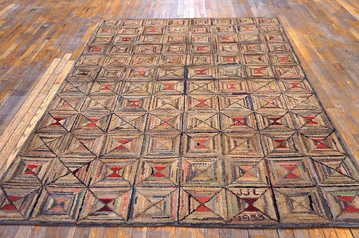 Hand-Woven Early 20th Century American Hooked Rug ( 5'6