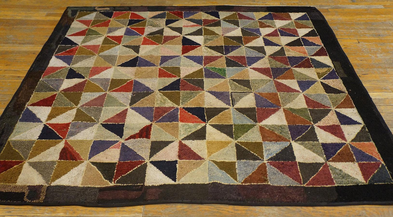 Early 20th Century American Hooked Rug ( 6' x 6' - 183 x 183 cm ) In Good Condition For Sale In New York, NY