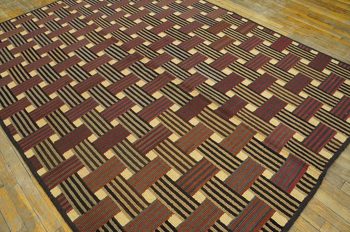 Hand-Woven Mid 20th Century American Hooked Rug ( 6'2