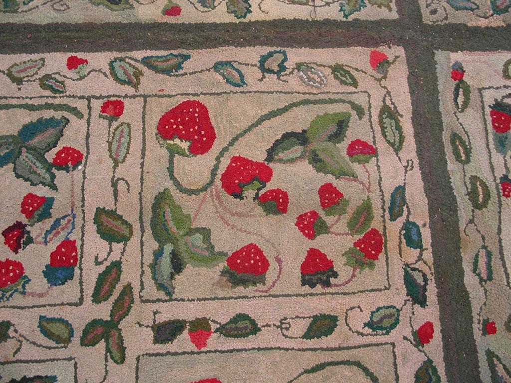Amerikanischer Kapuzenteppich des frühen 20. Jahrhunderts ( 1,83 m x 1,84 m – 190 x 193 cm) im Zustand „Gut“ im Angebot in New York, NY