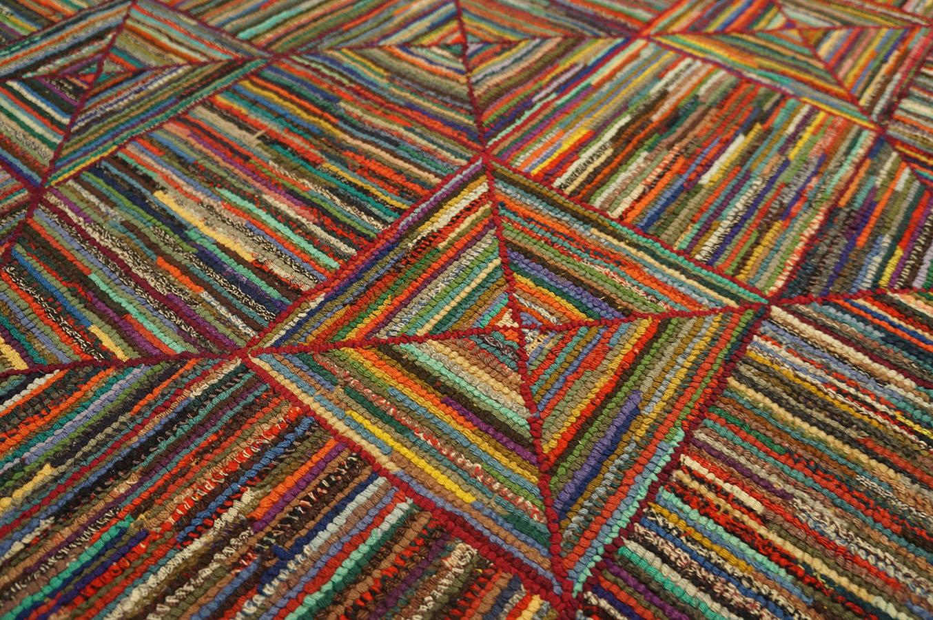 Tapis à capuche américain du milieu du XXe siècle ( 183 x 243 cm)  228 x 279 cm) en vente 3