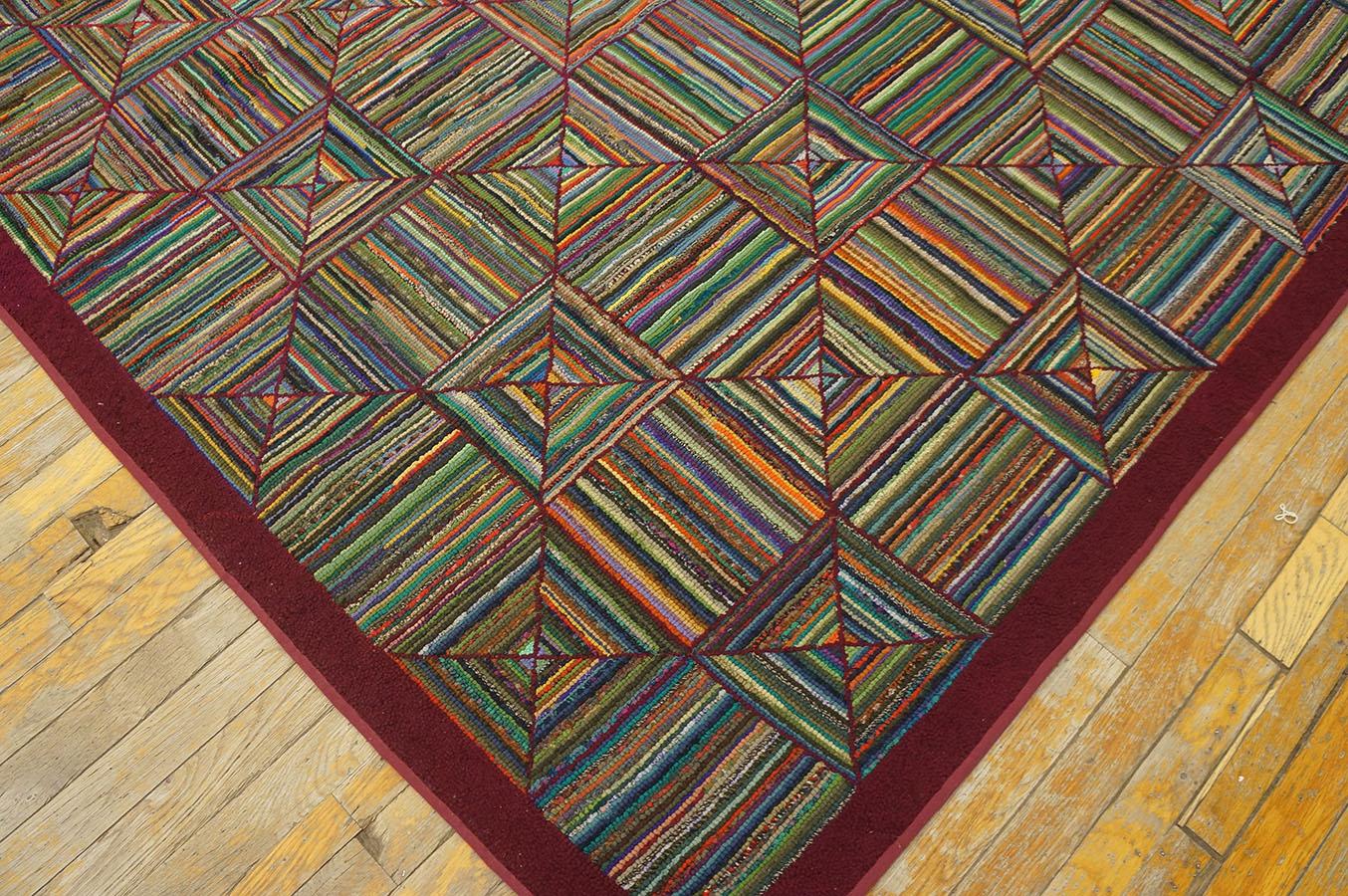 Amerikanischer Kapuzenteppich aus der Mitte des 20. Jahrhunderts ( 7' 6'' x 9' 2''  - 228 x 279 cm ) (amerikanisch) im Angebot