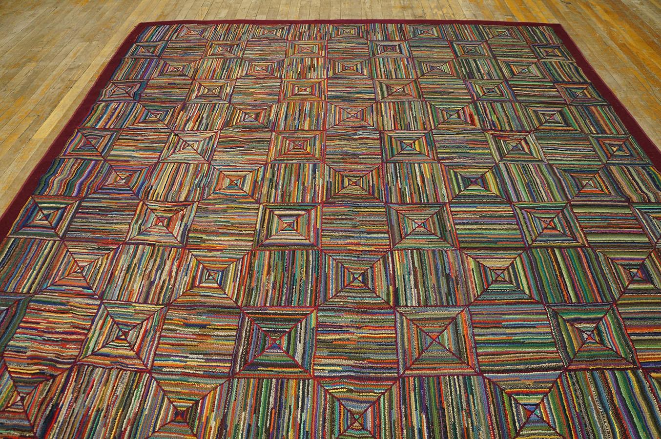 Amerikanischer Kapuzenteppich aus der Mitte des 20. Jahrhunderts ( 7' 6'' x 9' 2''  - 228 x 279 cm ) (Handgewebt) im Angebot