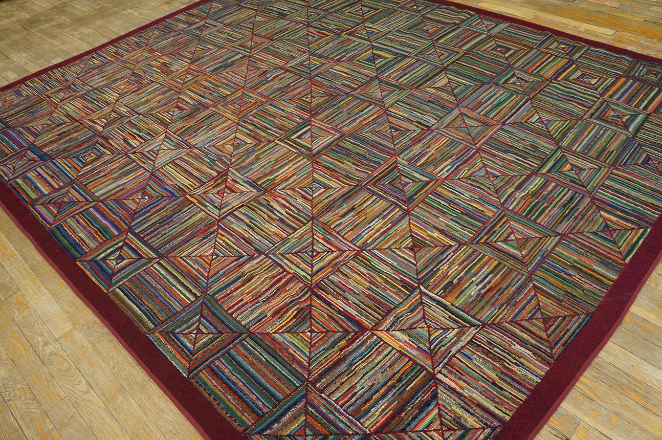 Amerikanischer Kapuzenteppich aus der Mitte des 20. Jahrhunderts ( 7' 6'' x 9' 2''  - 228 x 279 cm ) im Zustand „Gut“ im Angebot in New York, NY