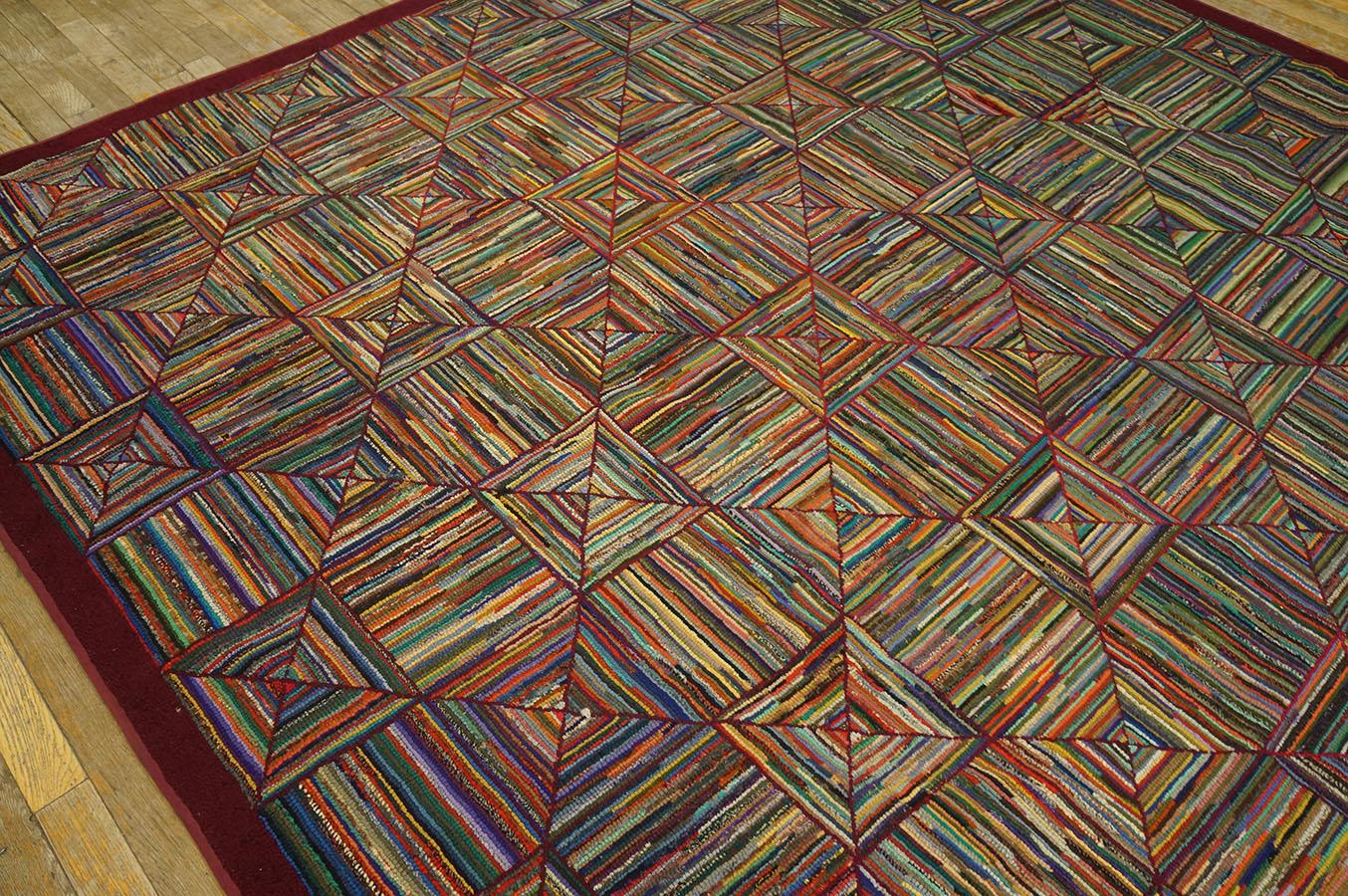 Amerikanischer Kapuzenteppich aus der Mitte des 20. Jahrhunderts ( 7' 6'' x 9' 2''  - 228 x 279 cm ) im Angebot 1