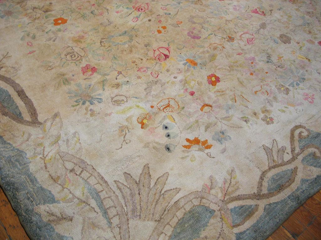 Antiker amerikanischer Kapuzenteppich, 2,25 m x 3,35 m, antik  im Zustand „Gut“ im Angebot in New York, NY
