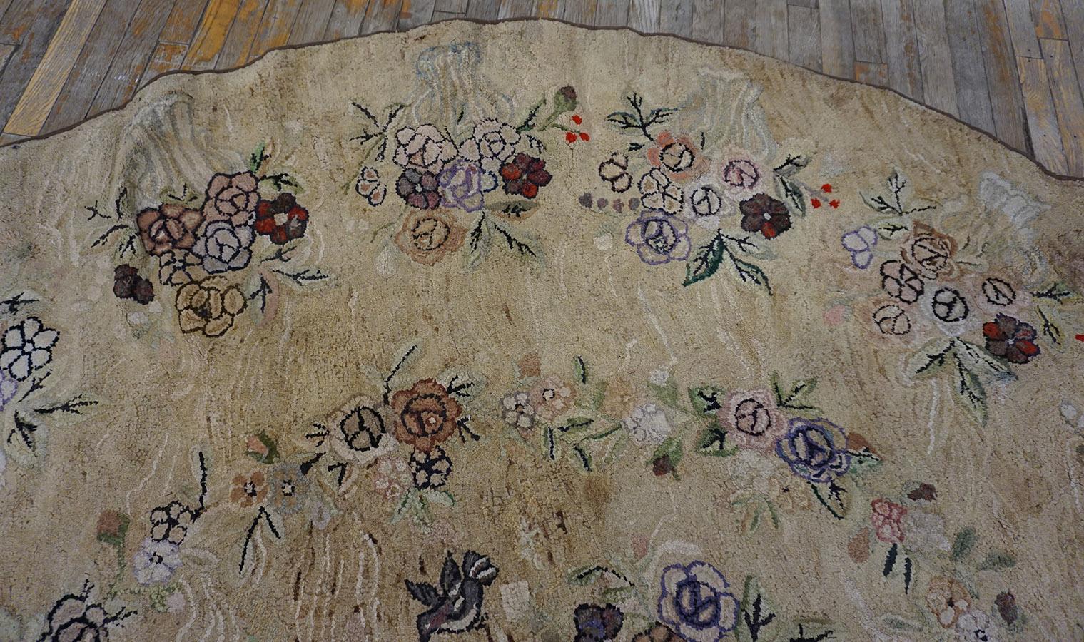 Early 20th Century American Hooked Rug ( 9' x 9' - 275 x 275 ) In Good Condition For Sale In New York, NY