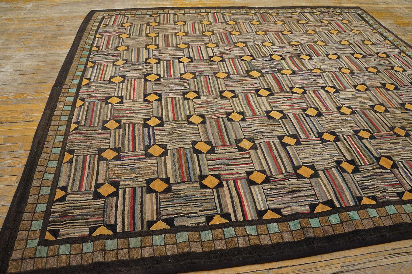 Tissé à la main Tapis à capuche américain ancien en vente