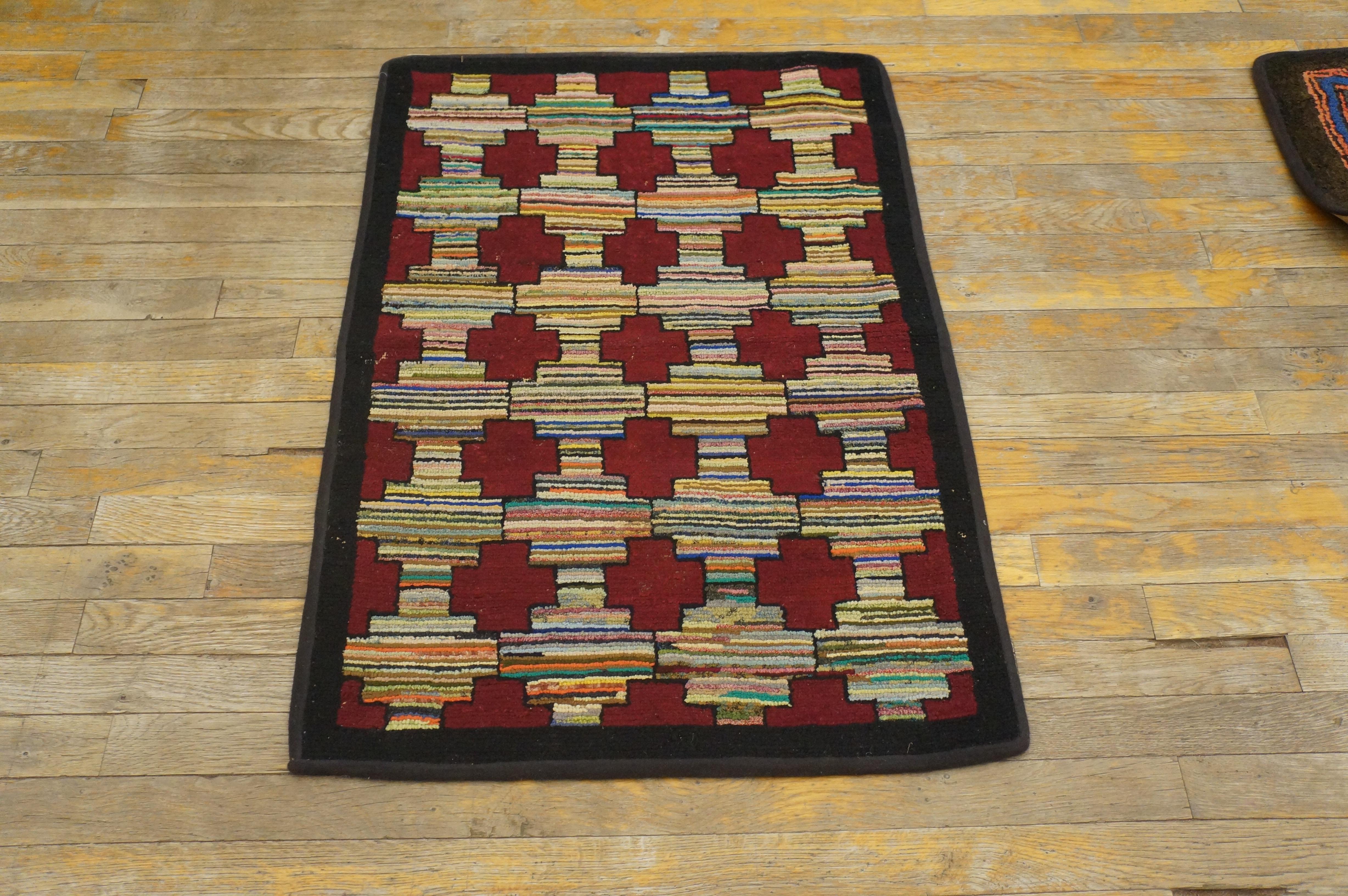 Tissé à la main Tapis à capuche américain ancien de 2' 2