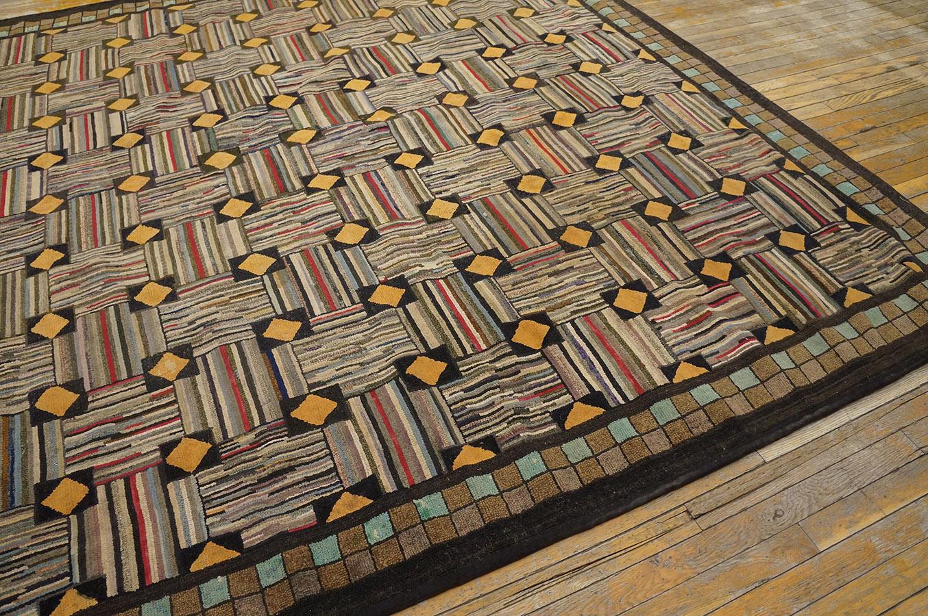 Tapis à capuche américain ancien Bon état - En vente à New York, NY