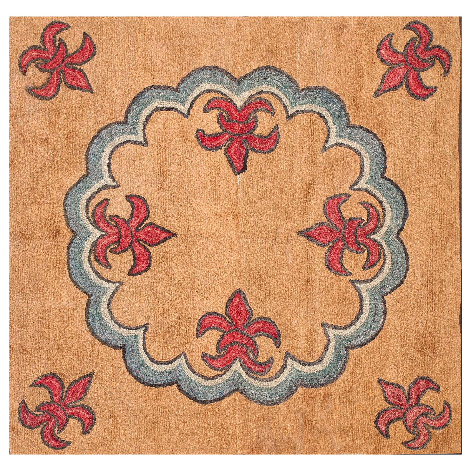 Tapis à capuche américain ancien de 4 pieds 10 po. x 4 pieds 10 po. 