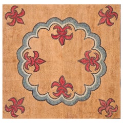 Antiker amerikanischer Kapuzenteppich, 4' 10" x 4' 10" 