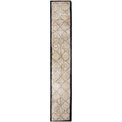 Tapis à capuche américain ancien de 2' 2""" x 12' 0"".