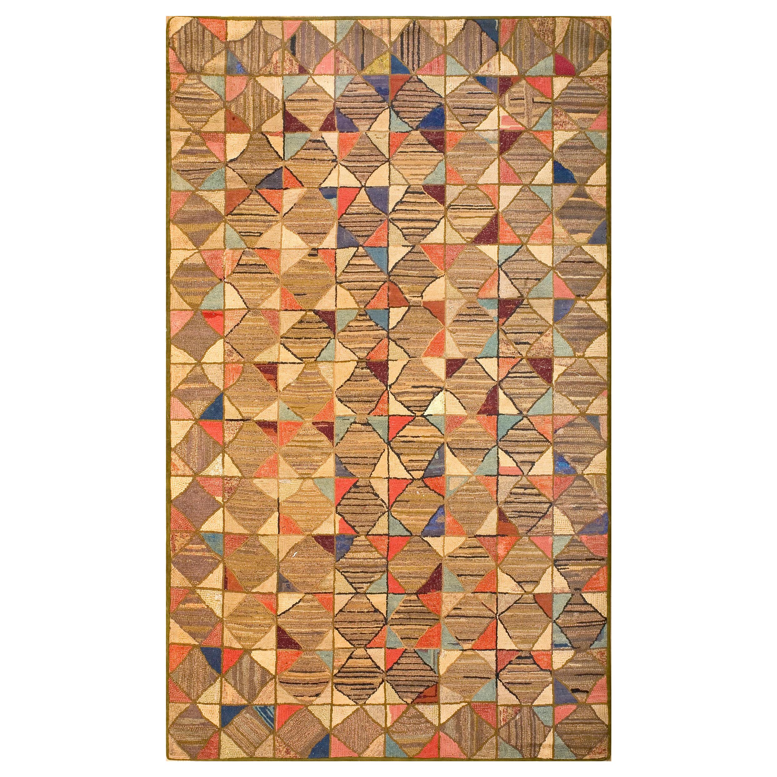Amerikanischer Kapuzenteppich des frühen 20. Jahrhunderts ( 4'7" x 7'5" - 140 x 226")
