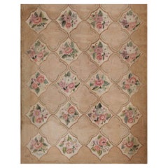 Amerikanischer Kapuzenteppich aus der Mitte des 20. Jahrhunderts (1,6 m x 1,82 m – 160 x 200 cm)