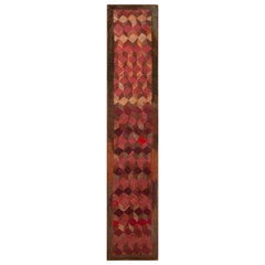 Antiker amerikanischer Kapuzenteppich mit Kapuze  1' 9"" x 8' 9""" 