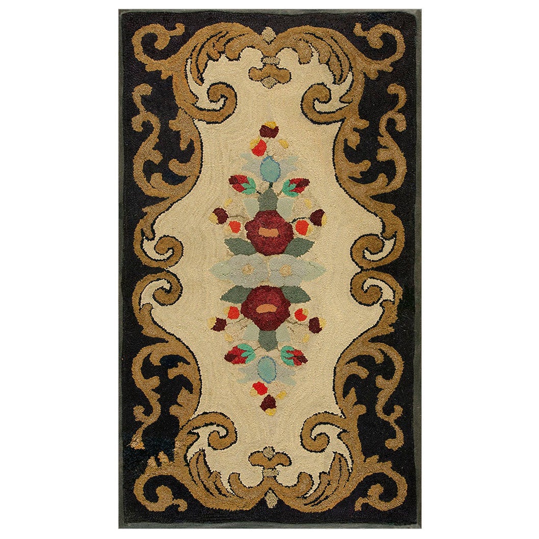 Tapis à capuche américain ancien de 2'3"x 4'1".