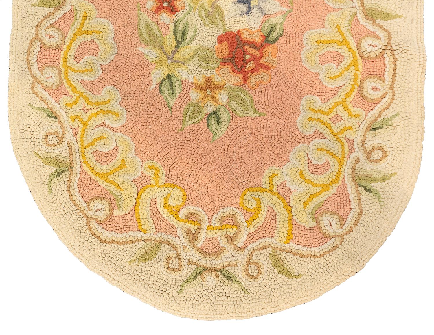 Antiker amerikanischer Lachsfarbener Teppich mit Kapuze (Wolle) im Angebot