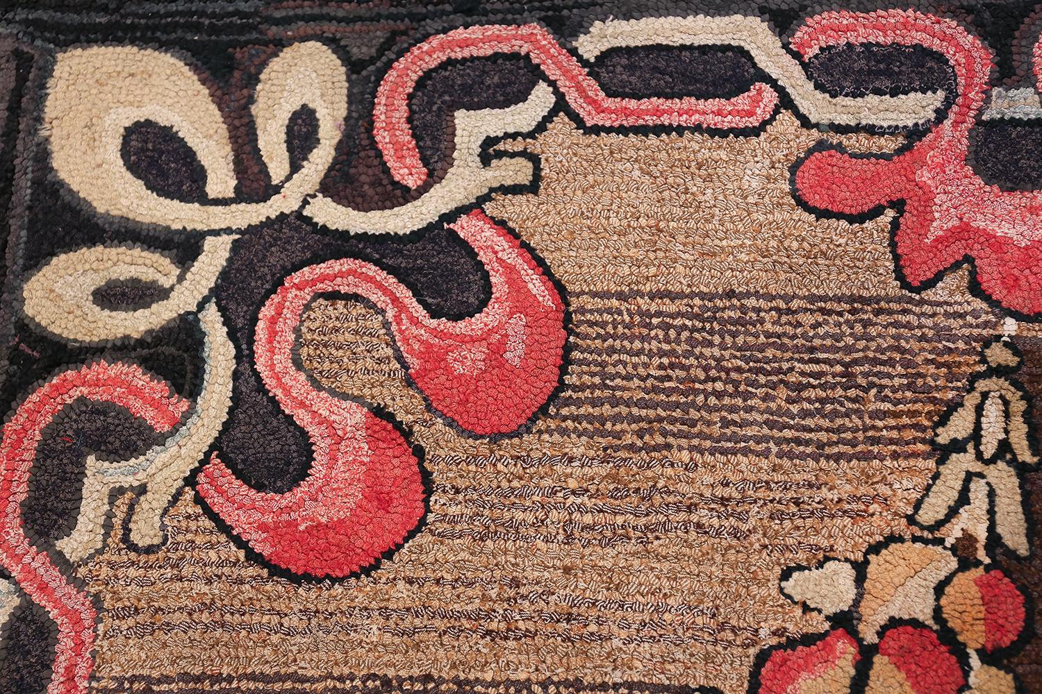Antique American Hooked Rug. Size: 5 ft 9 in x 5 ft 10 in For Sale 2