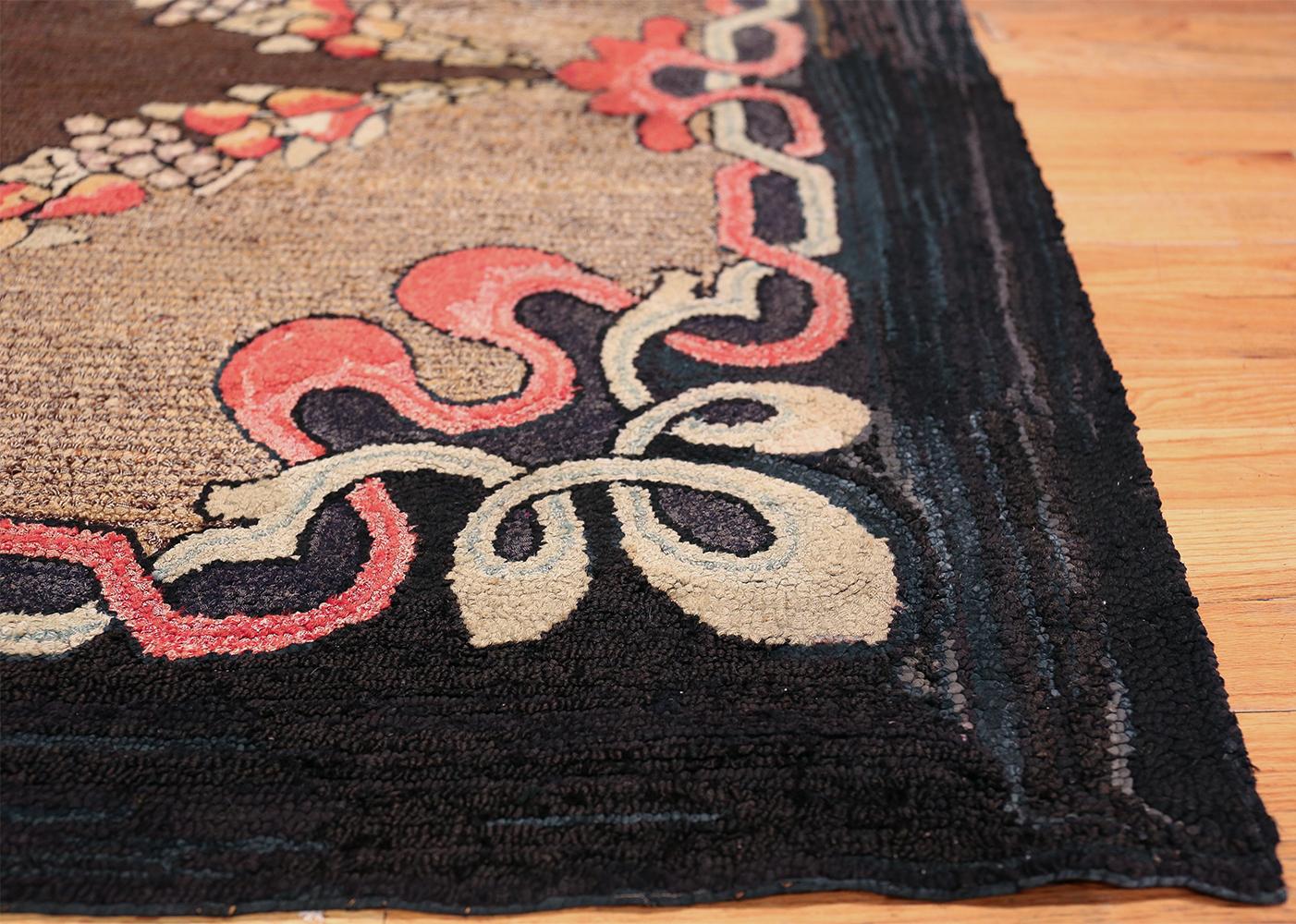 Antique American Hooked Rug. Size: 5 ft 9 in x 5 ft 10 in For Sale 3