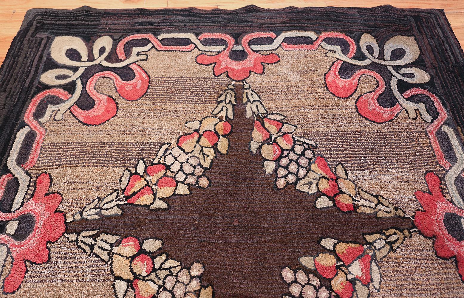 Antique American Hooked Rug. Size: 5 ft 9 in x 5 ft 10 in For Sale 4