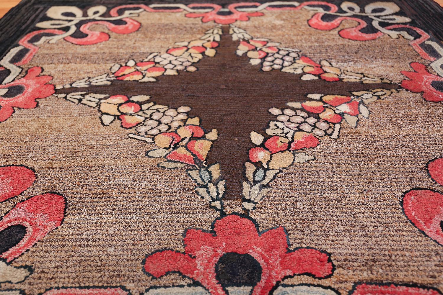 Wool Antique American Hooked Rug. Size: 5 ft 9 in x 5 ft 10 in For Sale
