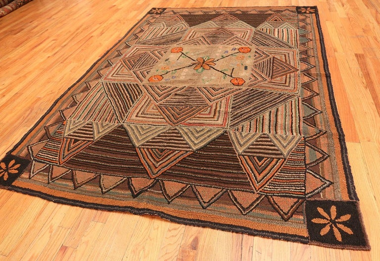 Antique American Hooked Rug. Size 7 ft 2 in x 10 ft 1 in (2.18 m x 3.