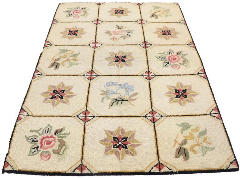 Antique American Hooked Rug with Colonial Cottage Style For Sale at 1stDibs