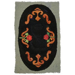 Ancien tapis américain à capuche avec un style colonial de cottage confortable