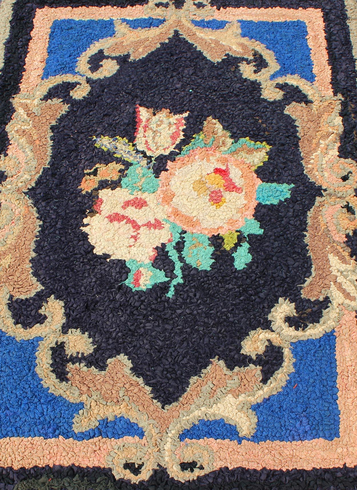 Antique American Hooked Rug with Large Floral Medallion in Black Background In Excellent Condition For Sale In Atlanta, GA